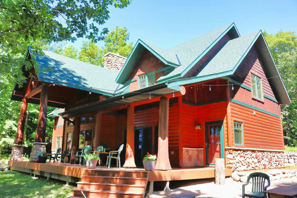 Yellowstone Log Homes custom Lake home exterior 4373