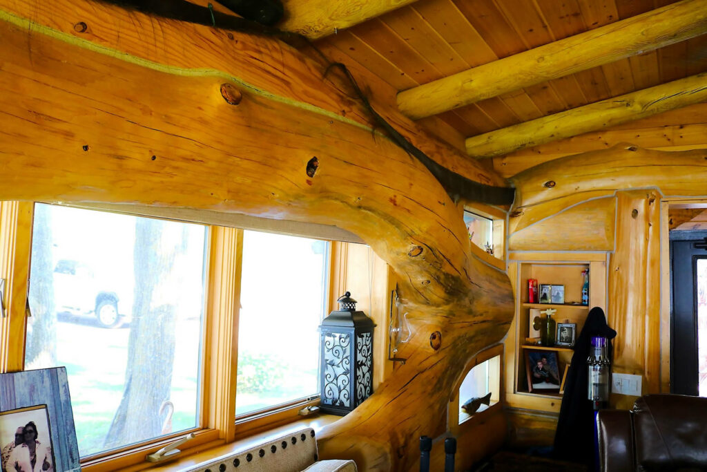 Yellowstone Log Homes-example of custom interior walls in Mcgregor, Minnesota 4241