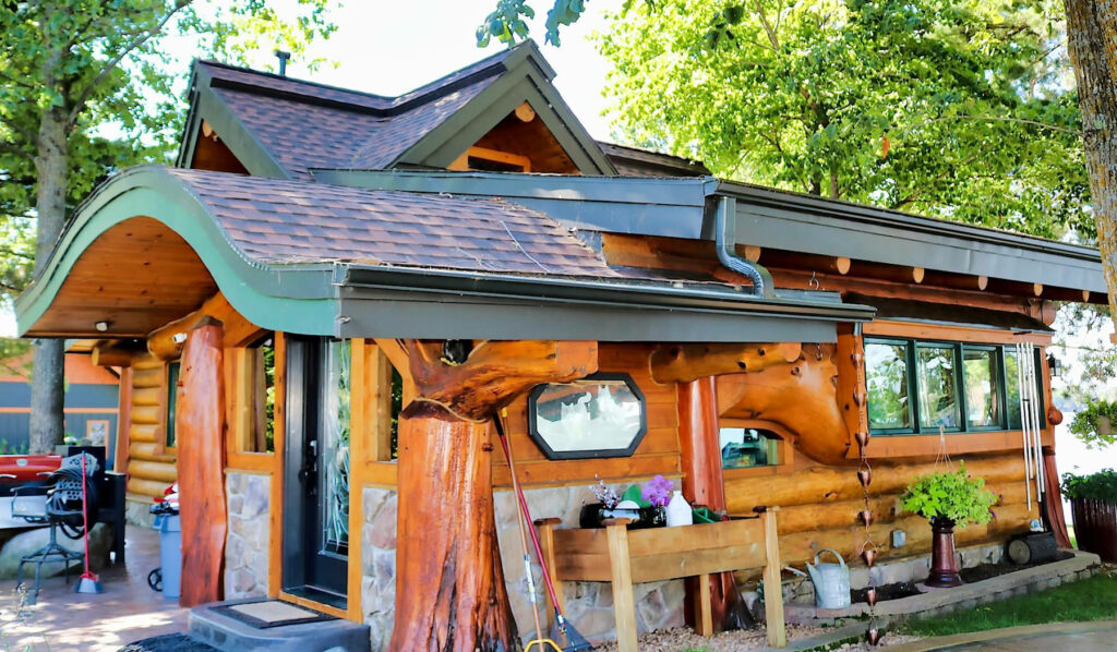 Yellowstone Log Homes super log home exterior 4341
